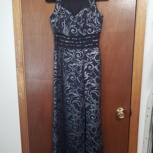 Dress - Picture 2 of 5